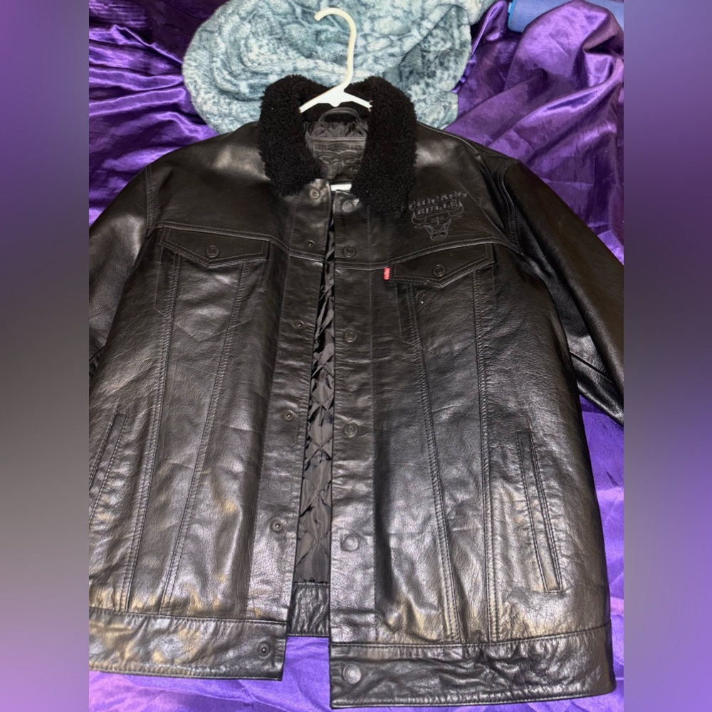 Large Buffalo Leather men’s jacket. Levi colab with Chicago Bulls